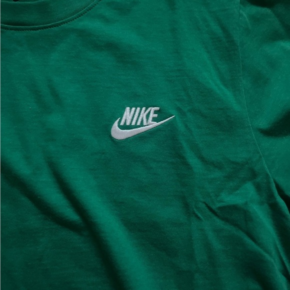 Green Nike T-shirt brand new - Picture 3 of 3